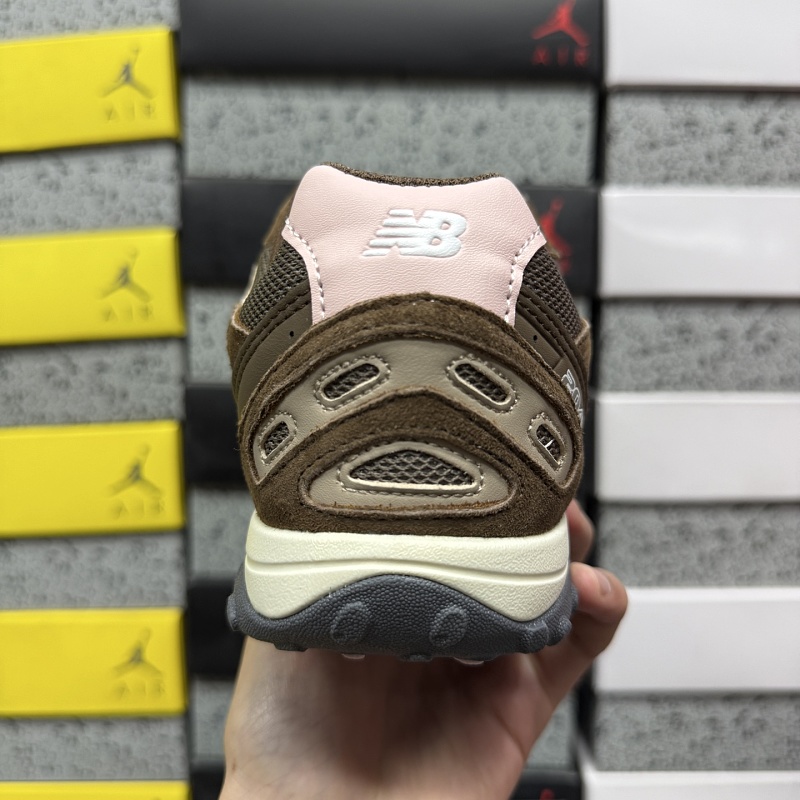 New Balance 204 Sneakers 2