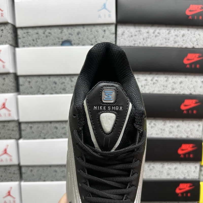 Shox R4 · 4