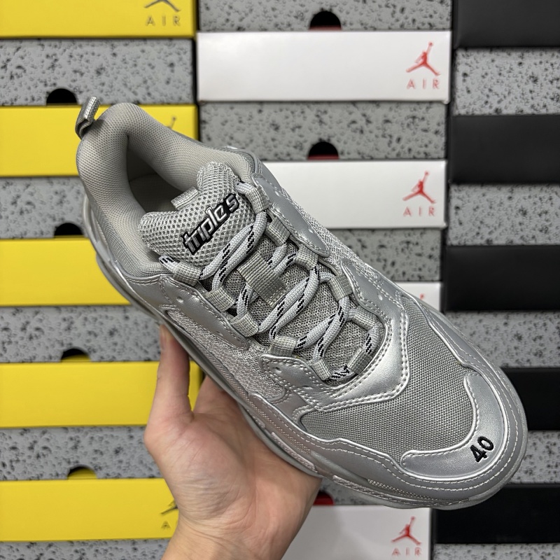 Triple S 8100 · 3