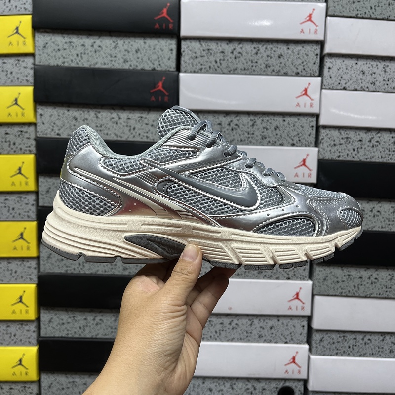 Nike Vomero 10