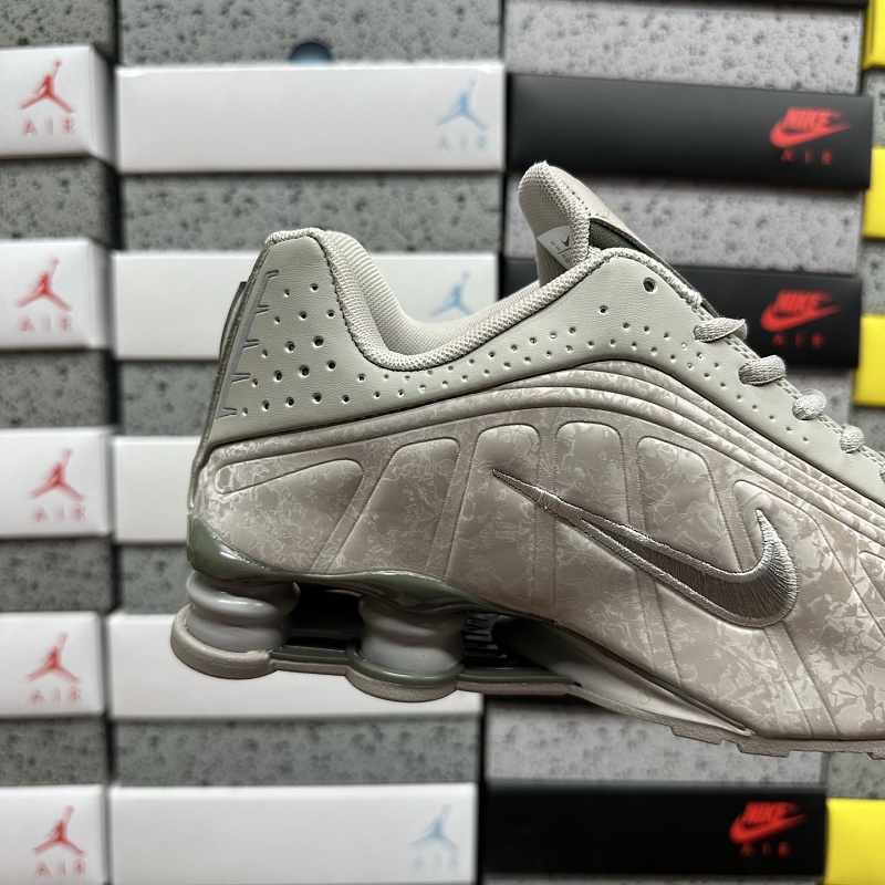 Shox R4 · 5