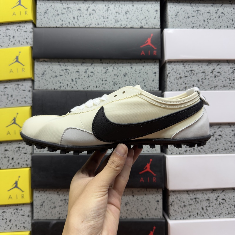 Jacquemus Moon Shoe Sp · 3