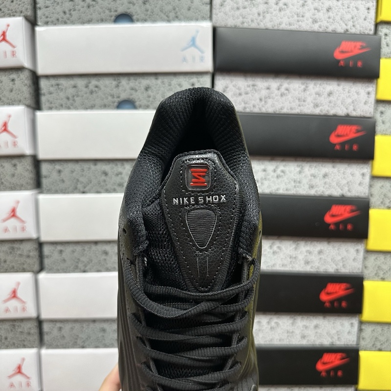 Shox R4 · 4