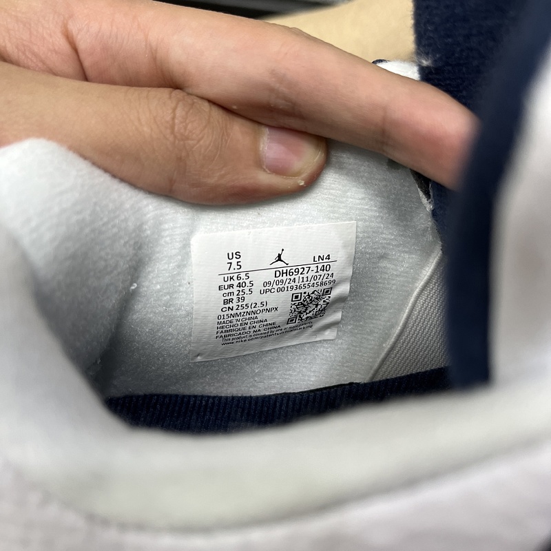 Air Jordan 4 140