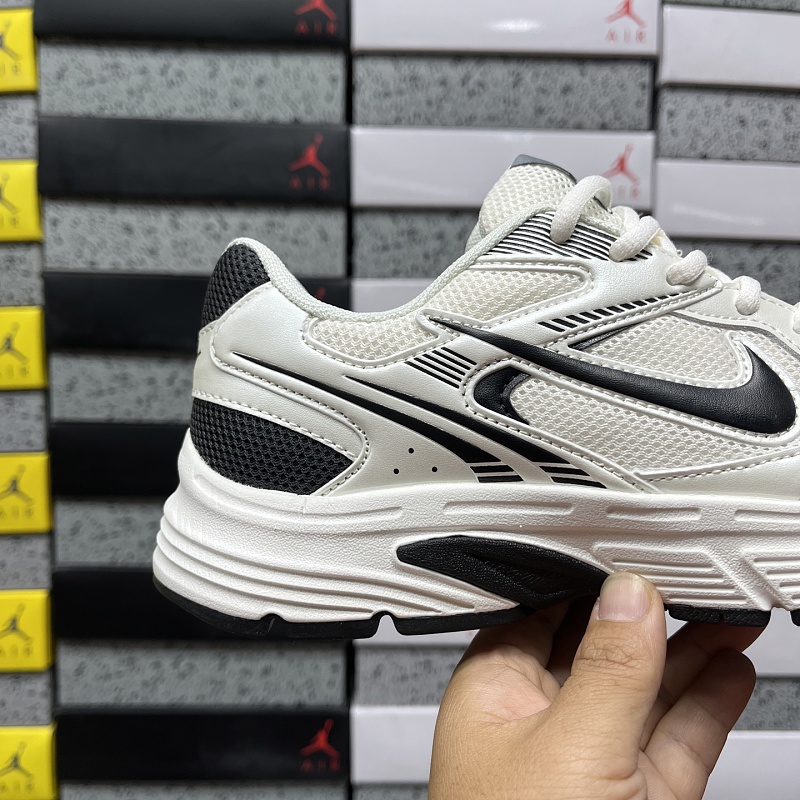 Nike Vomero 7