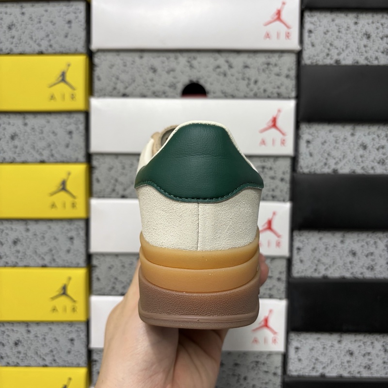 Gazell Ebold · 4