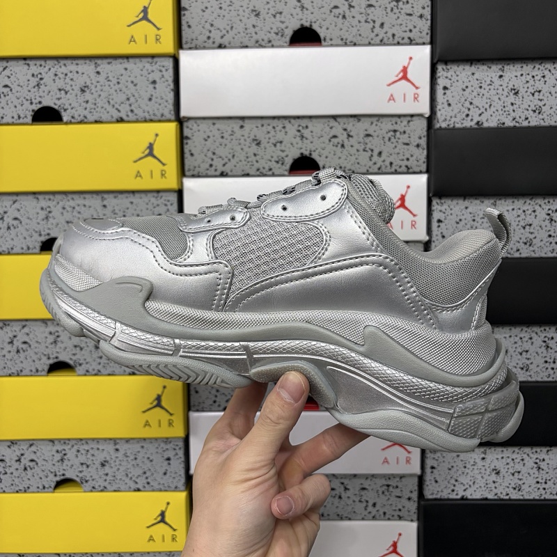 Triple S 8100 · 4