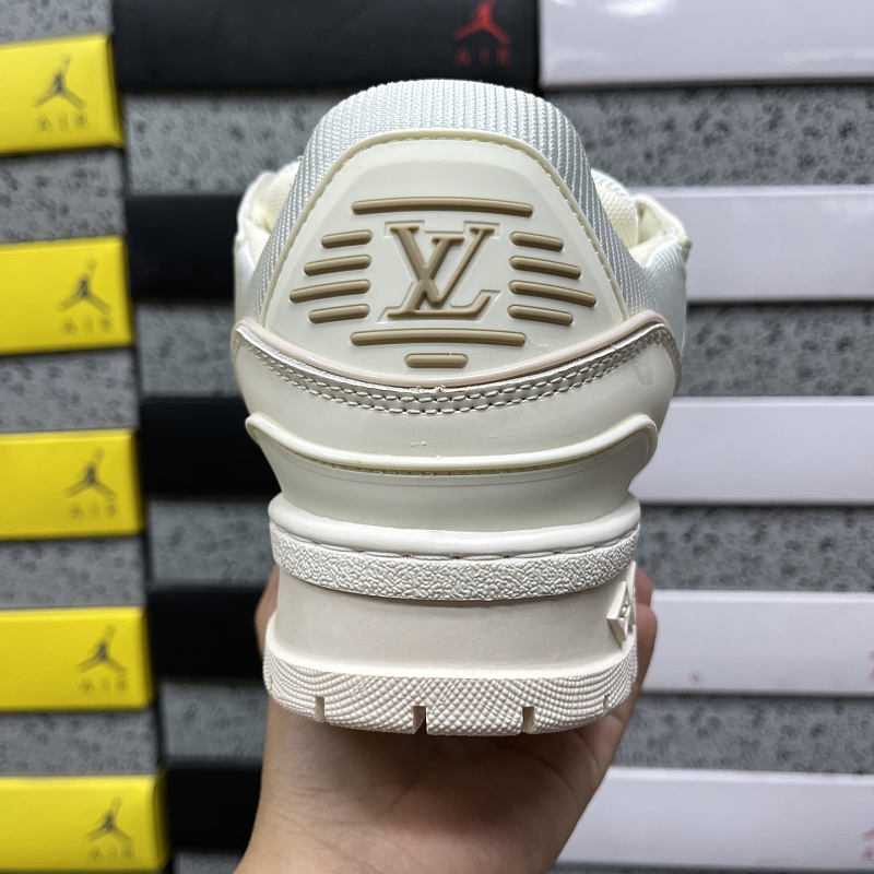 Trainer Maxi White · 3