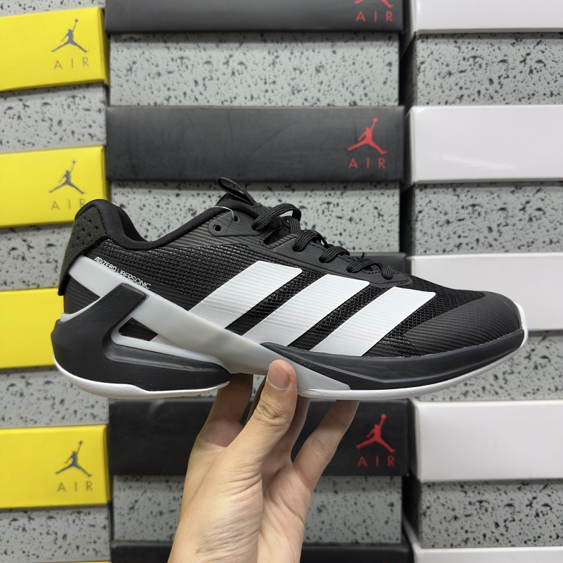 Adizero Ubersonic 5 M 8