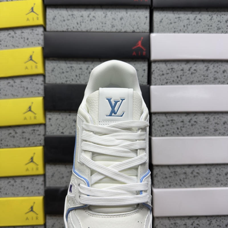 Trainer Blue · 4