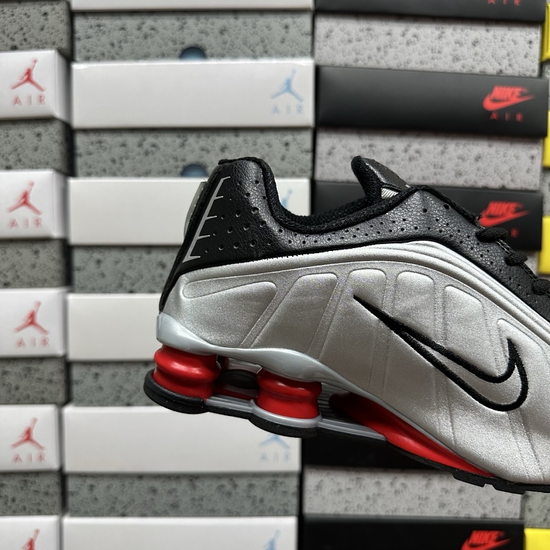 Shox R4 · 5