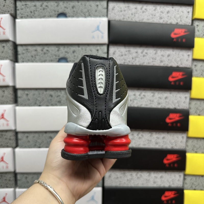 Shox R4 · 3