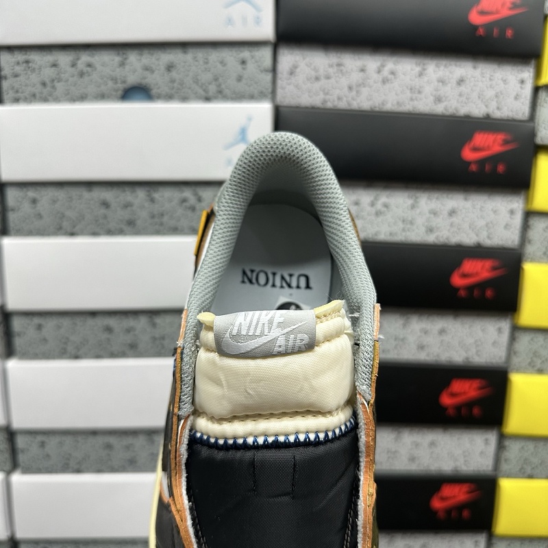 Jordan 1 Sneakers 4