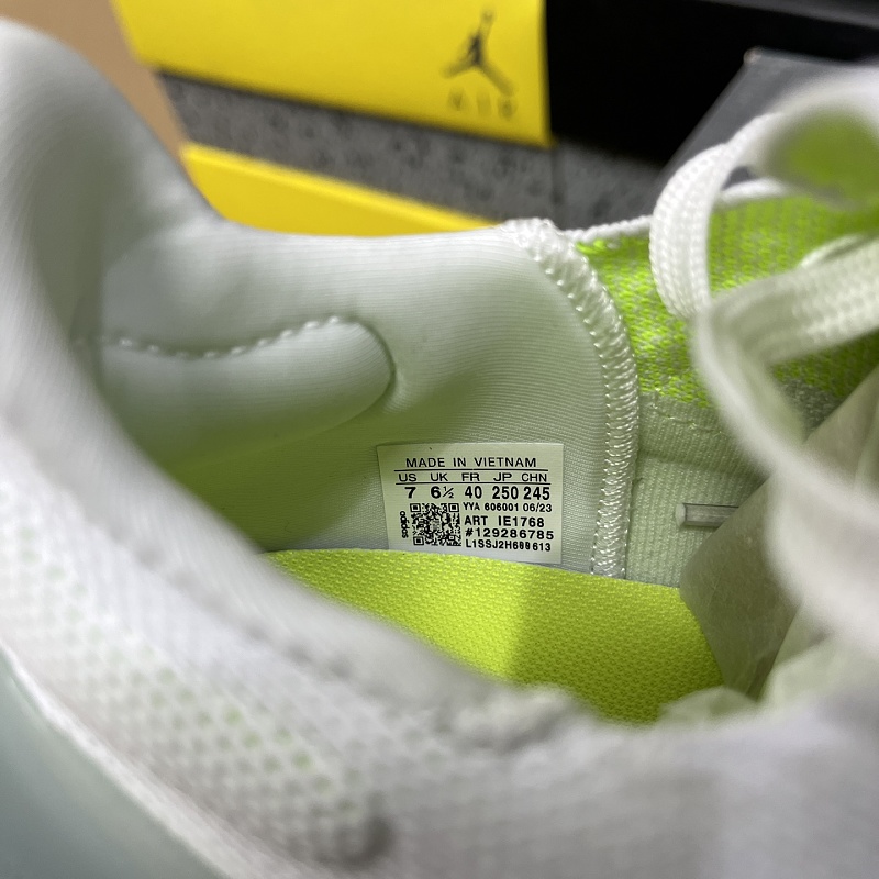 Ultraboost Light 2