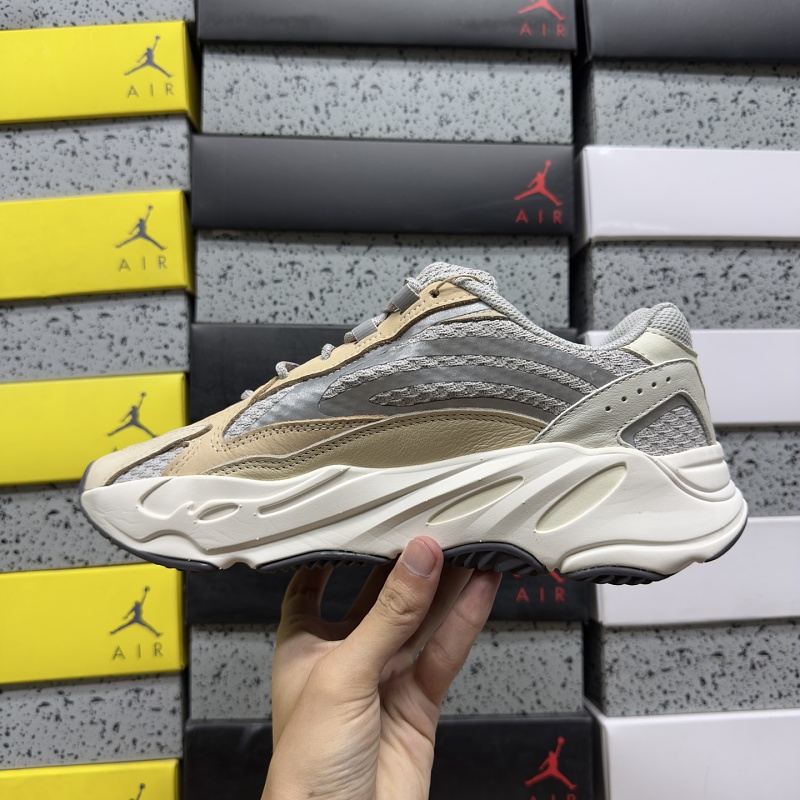 Yeezy 700v2 3
