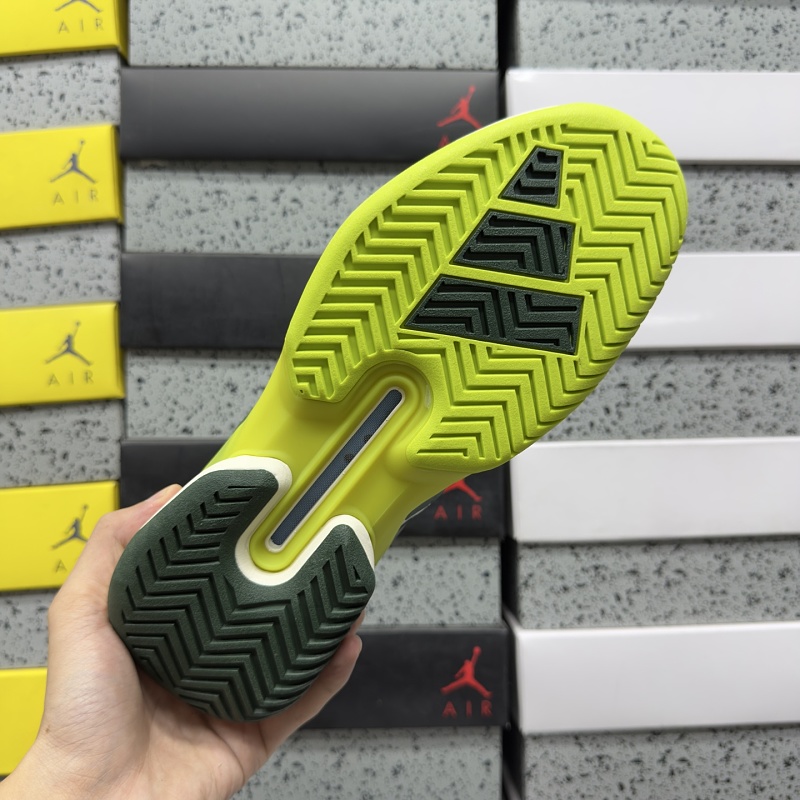 Adizero Ubersonic 5 M