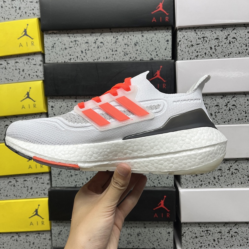 Ultraboost Light 4