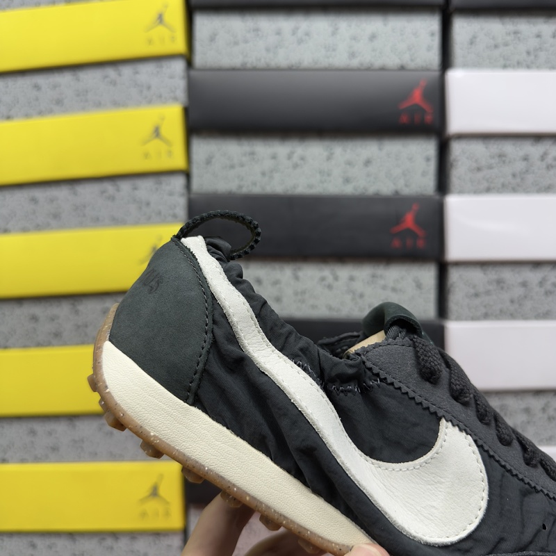 Jacquemus Moon Shoe Sp · 6