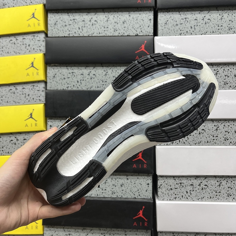 Ultraboost Light 2