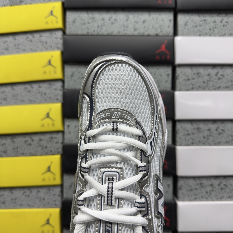 New Balance 740 Sneakers · 5