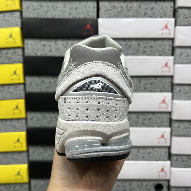 New Balance 2002 Sneakers · 3