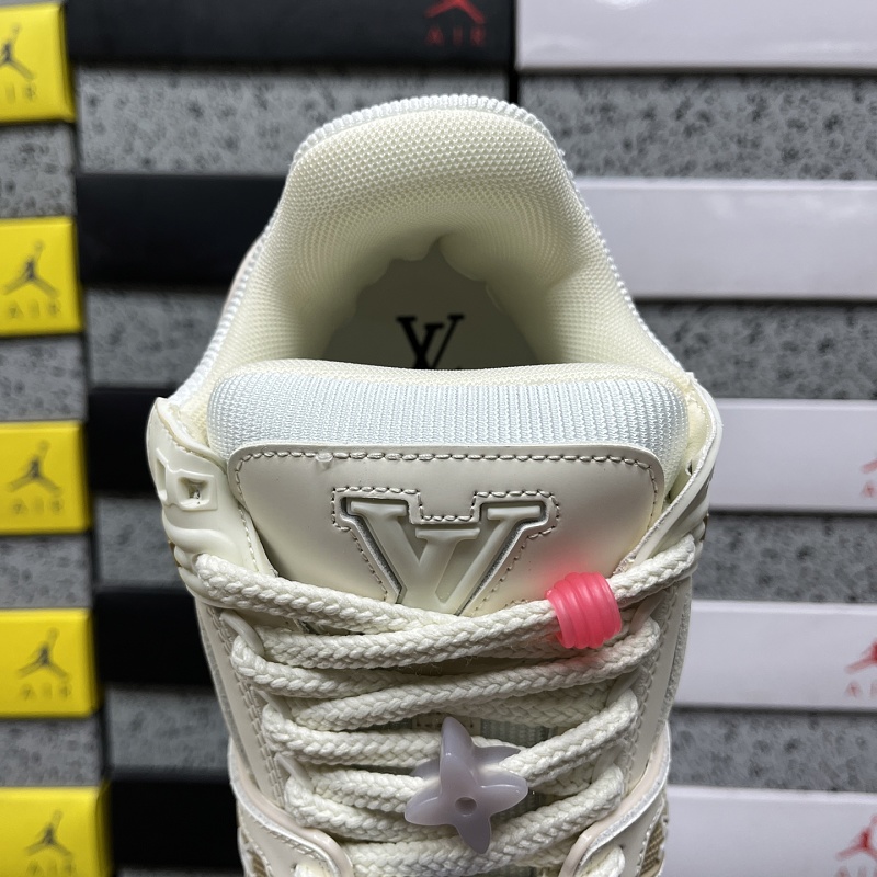 Trainer Maxi White · 5