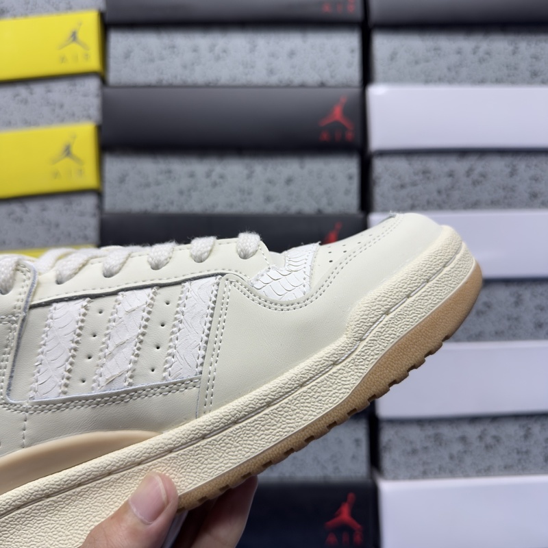 Forum 84 Low 7