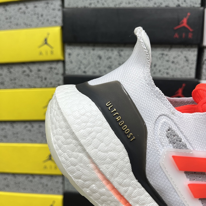 Ultraboost Light 7