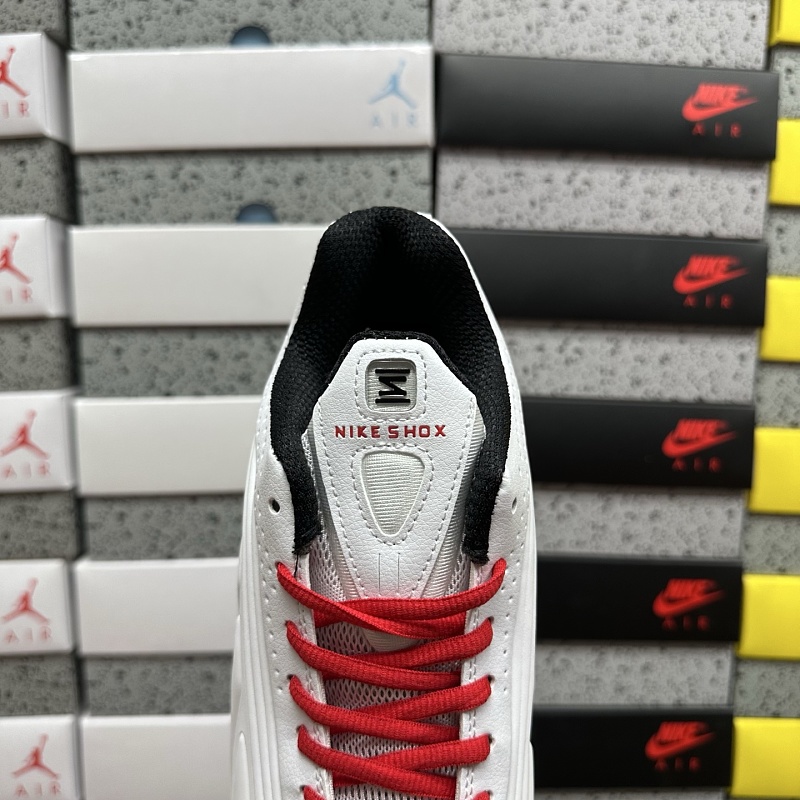 Shox R4 · 4