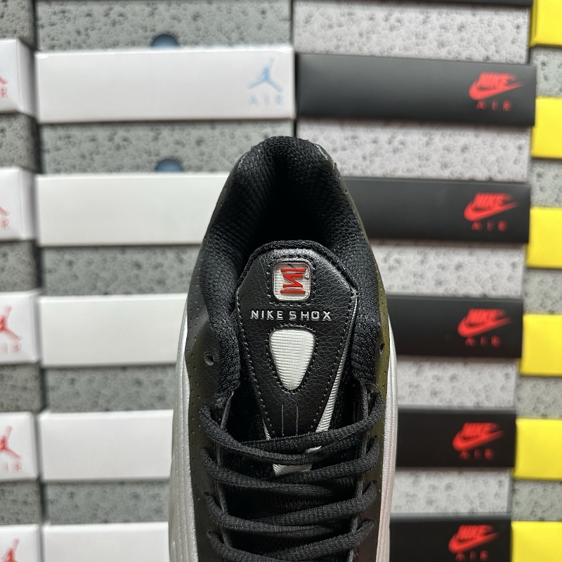 Shox R4 · 4