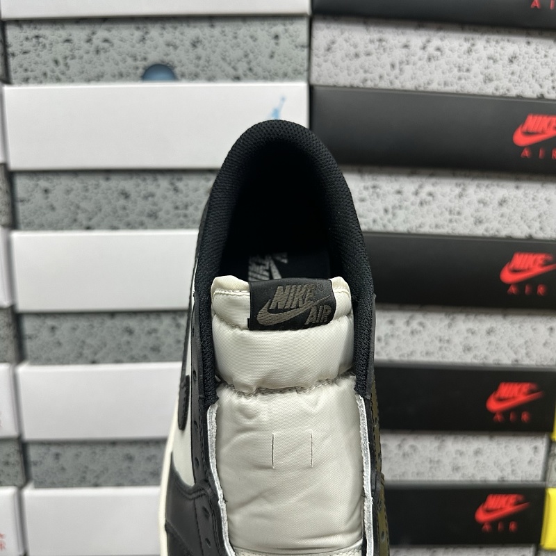 Jordan 1 Sneakers 4