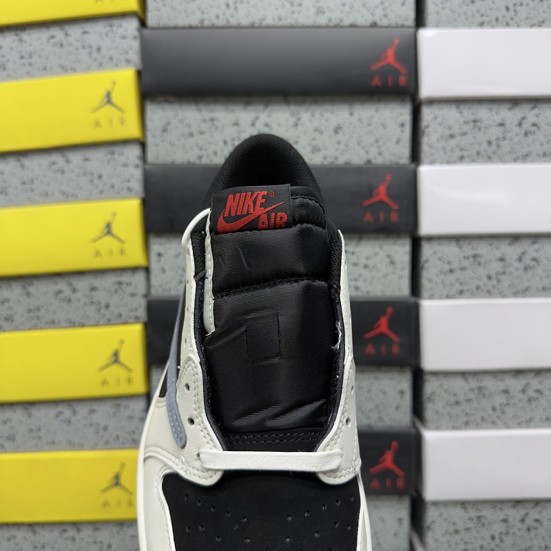Travis Scott Reverse Swoosh Sneakers · 5