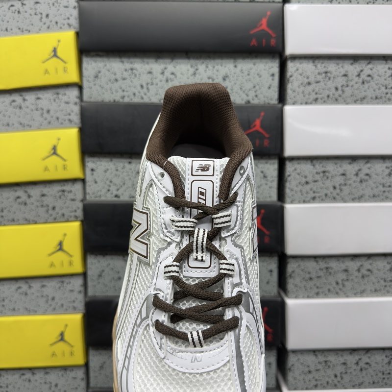 New Balance 740 Sneakers · 4