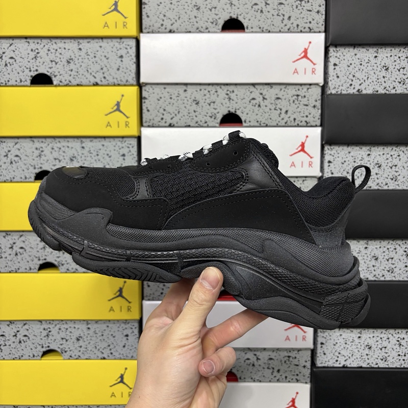 Triple S 2323 · 4