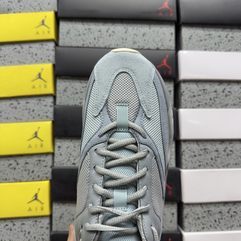 Yeezy 700 5