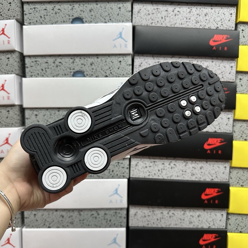Shox R4 · 2