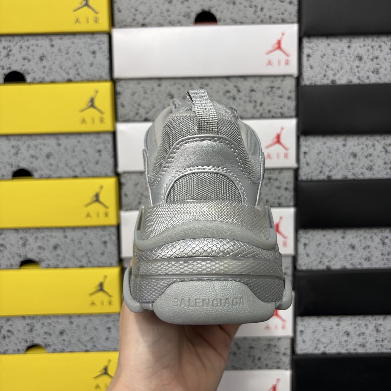 Triple S 8100 · 6