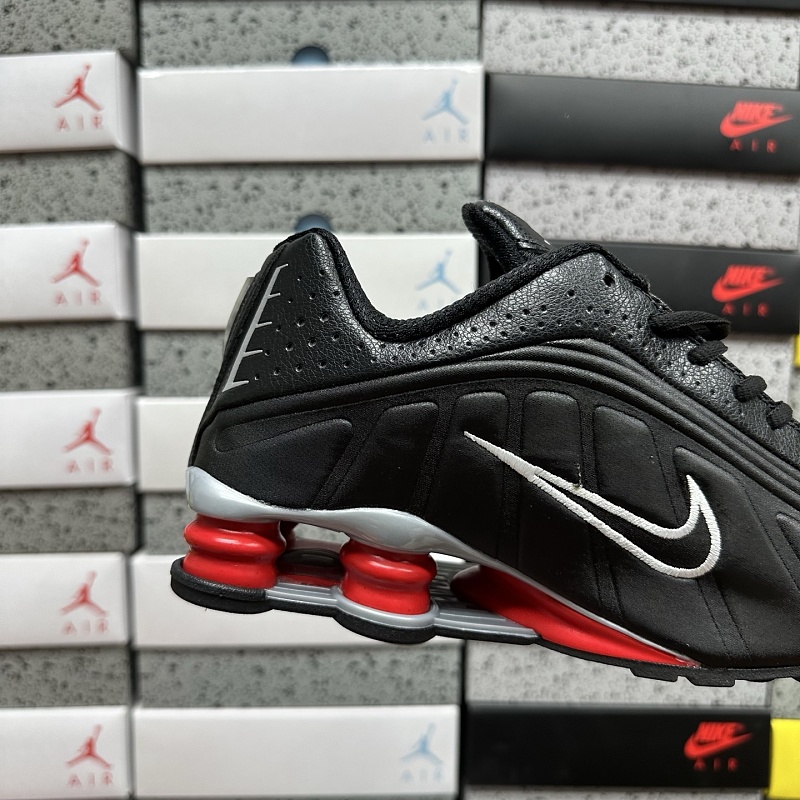 Shox R4 · 5