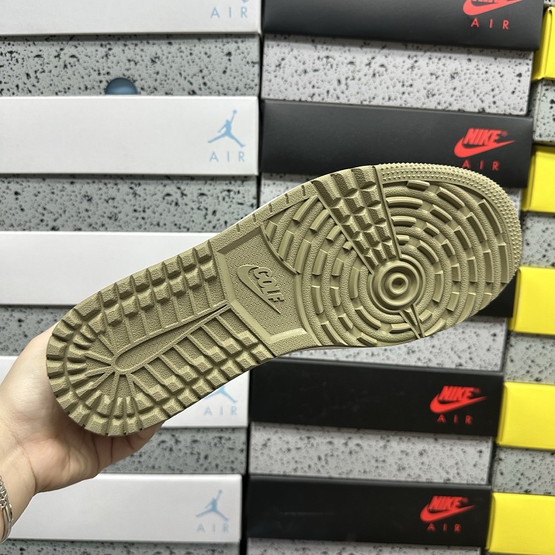 Travis Scott Reverse Swoosh Sneakers · 3