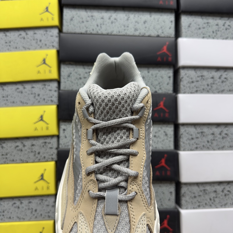 Yeezy 700v2 4