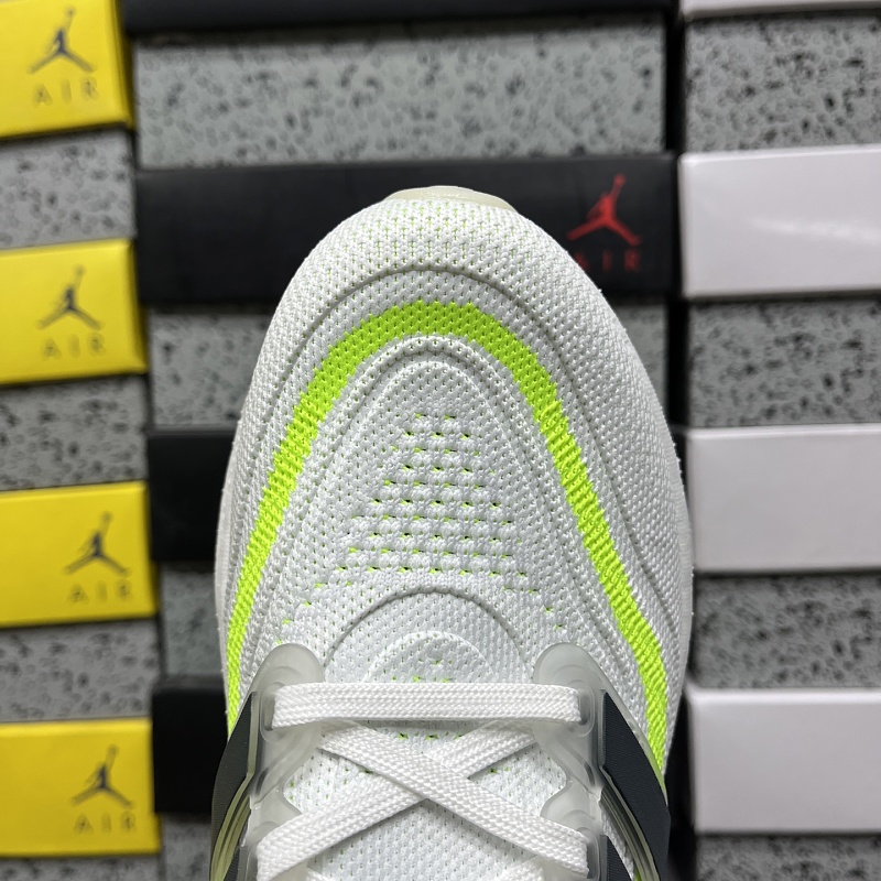 Ultraboost Light 6