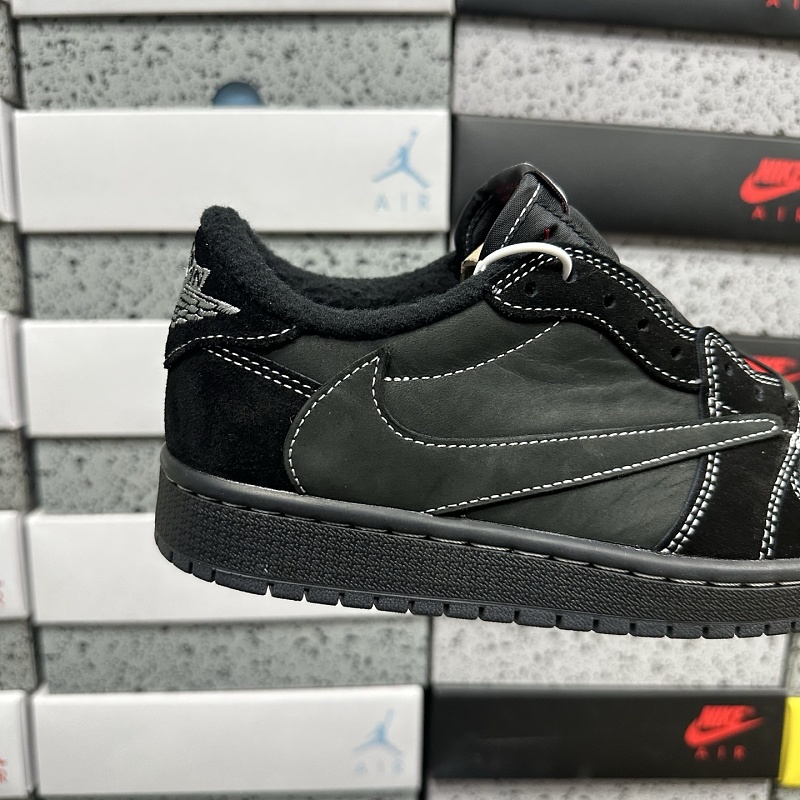 Travis Scott Reverse Swoosh Sneakers · 5
