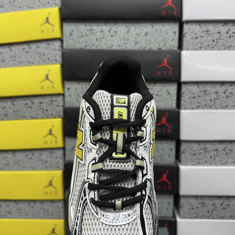 New Balance 740 Sneakers · 4