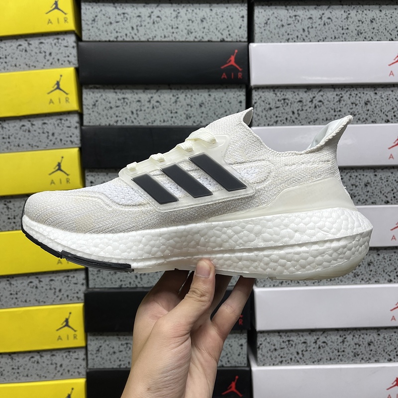 Ultraboost Light 4