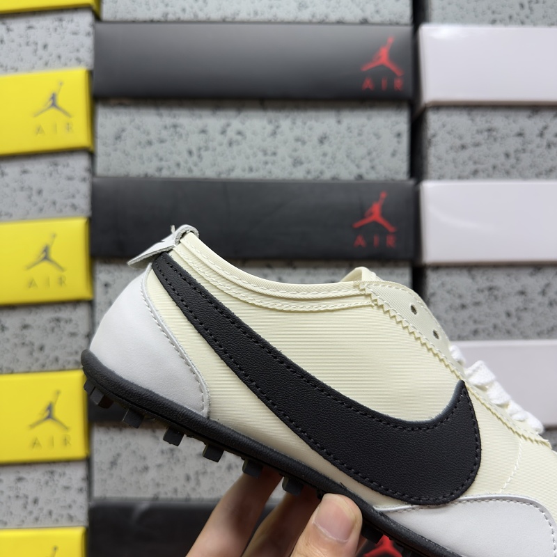 Jacquemus Moon Shoe Sp · 6