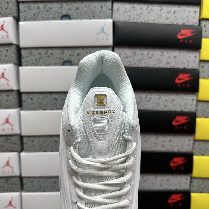 Shox R4 · 4
