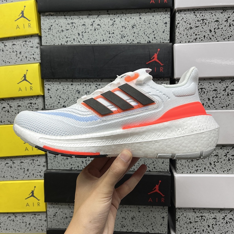 Ultraboost Light 4