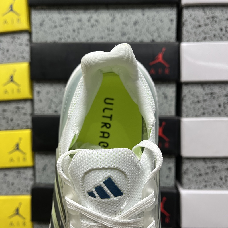 Ultraboost Light 5