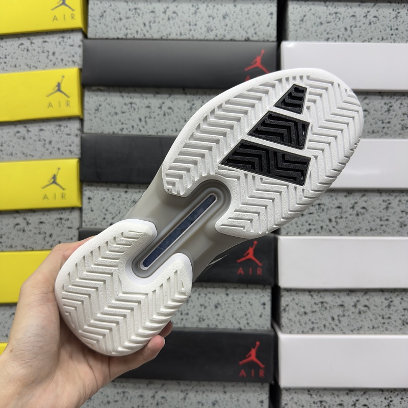 Adizero Ubersonic 5 M