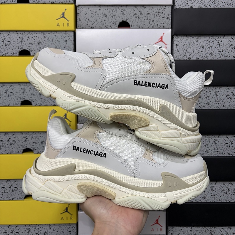 Triple S 9002 · 2